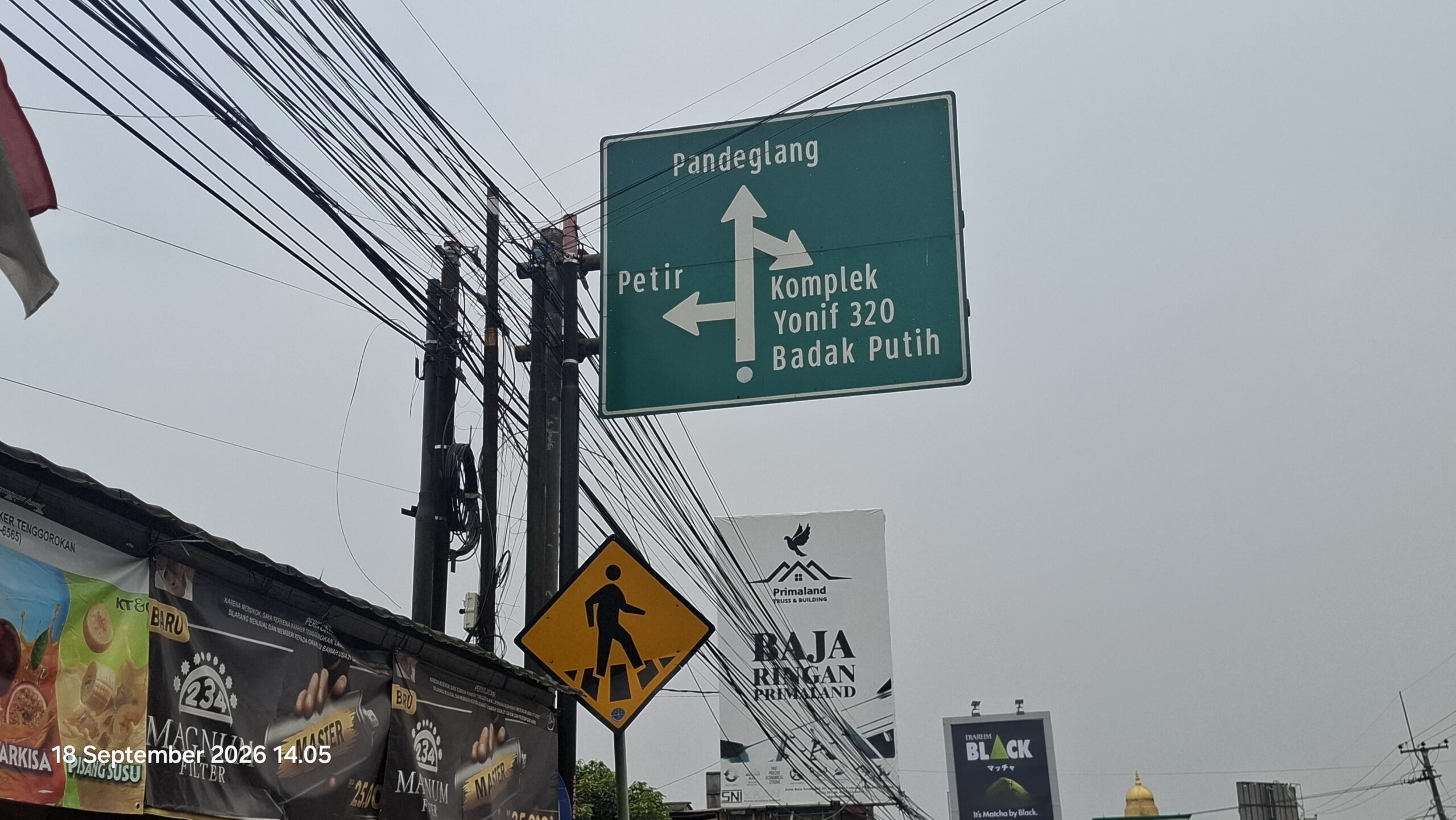 Tiang Provider Kian Menjamur, Denyy Soroti Lemahnya Penataan Di Pandeglang