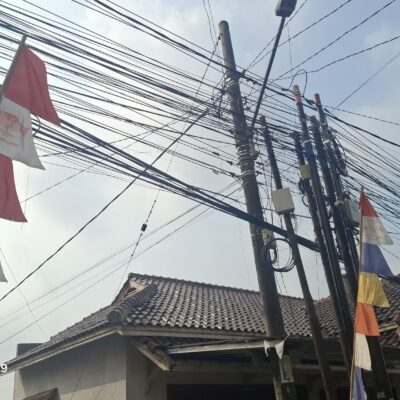 Pandeglang Dikepung Kabel Wifi Berantakan, Pemkab Dan Dprd Jadi Sorotan 38 Pandeglang Dikepung Kabel Wifi Berantakan, Pemkab Dan Dprd Jadi Sorotan