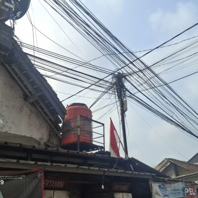 Pandeglang Dikepung Kabel Wifi Berantakan, Pemkab Dan Dprd Jadi Sorotan 36 Pandeglang Dikepung Kabel Wifi Berantakan, Pemkab Dan Dprd Jadi Sorotan