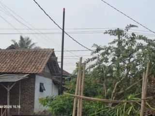 Denny Smgi Minta Proyek Tiang Wifi Di Cadasari Dihentikan, Soroti Dugaan Pemasangan Tanpa Izin Warga