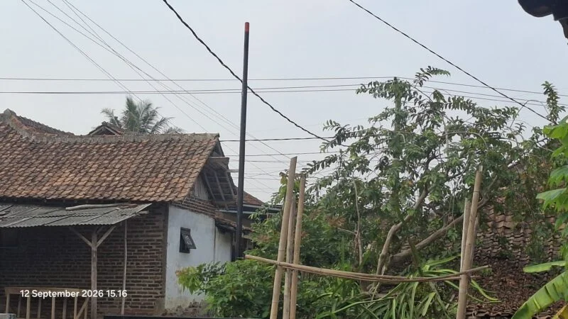 Denny Smgi Minta Proyek Tiang Wifi Di Cadasari Dihentikan, Soroti Dugaan Pemasangan Tanpa Izin Warga