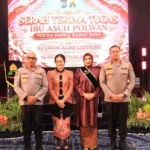 Kapolda Papua Barat Daya Hengky Haryadi Pimpin Serah Terima Tugas Ibu Asuh Polwan