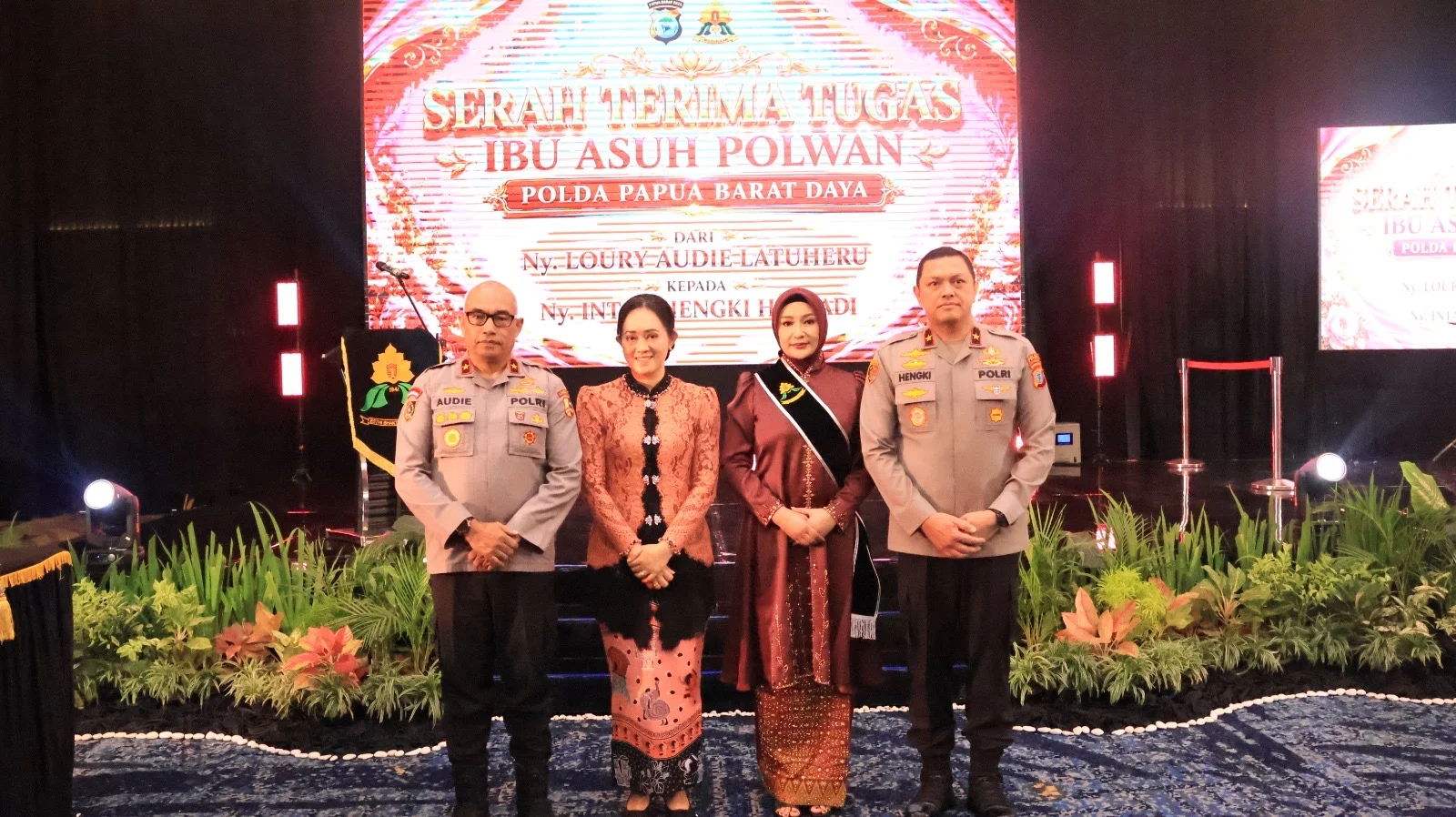 Kapolda Papua Barat Daya Hengky Haryadi Pimpin Serah Terima Tugas Ibu Asuh Polwan