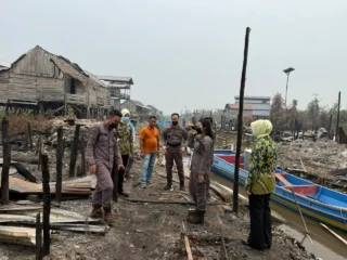 Kajari Bangka Selatan Pimpin Penyerahan Bantuan Pasca‑Kebakaran Desa Jelutung