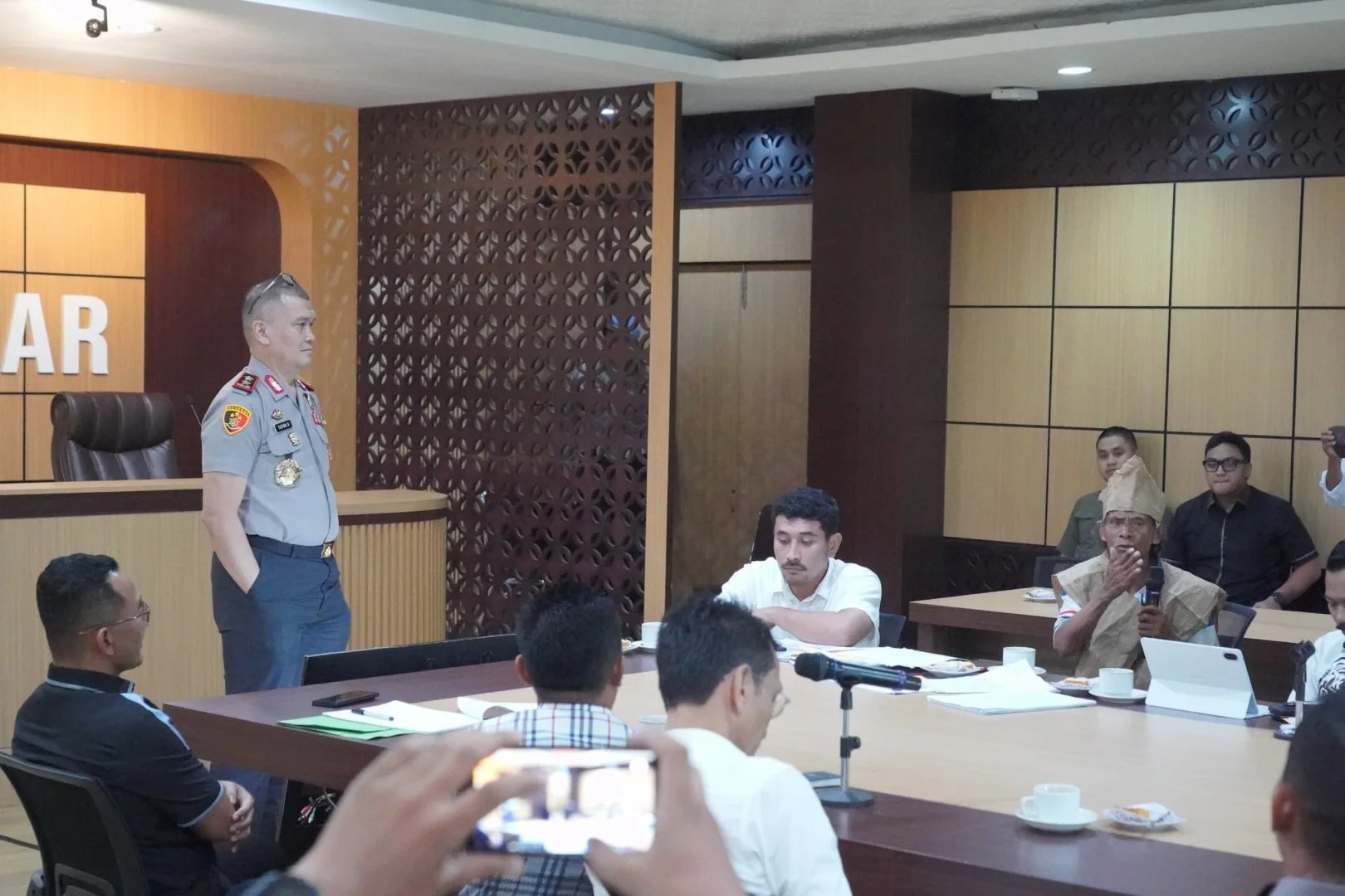 Dengarkan Keluhan Petani Dan Tokoh Adat Pasangkayu, Kapolda Sulbar Bentuk Tim Gabungan Usut Tuntas