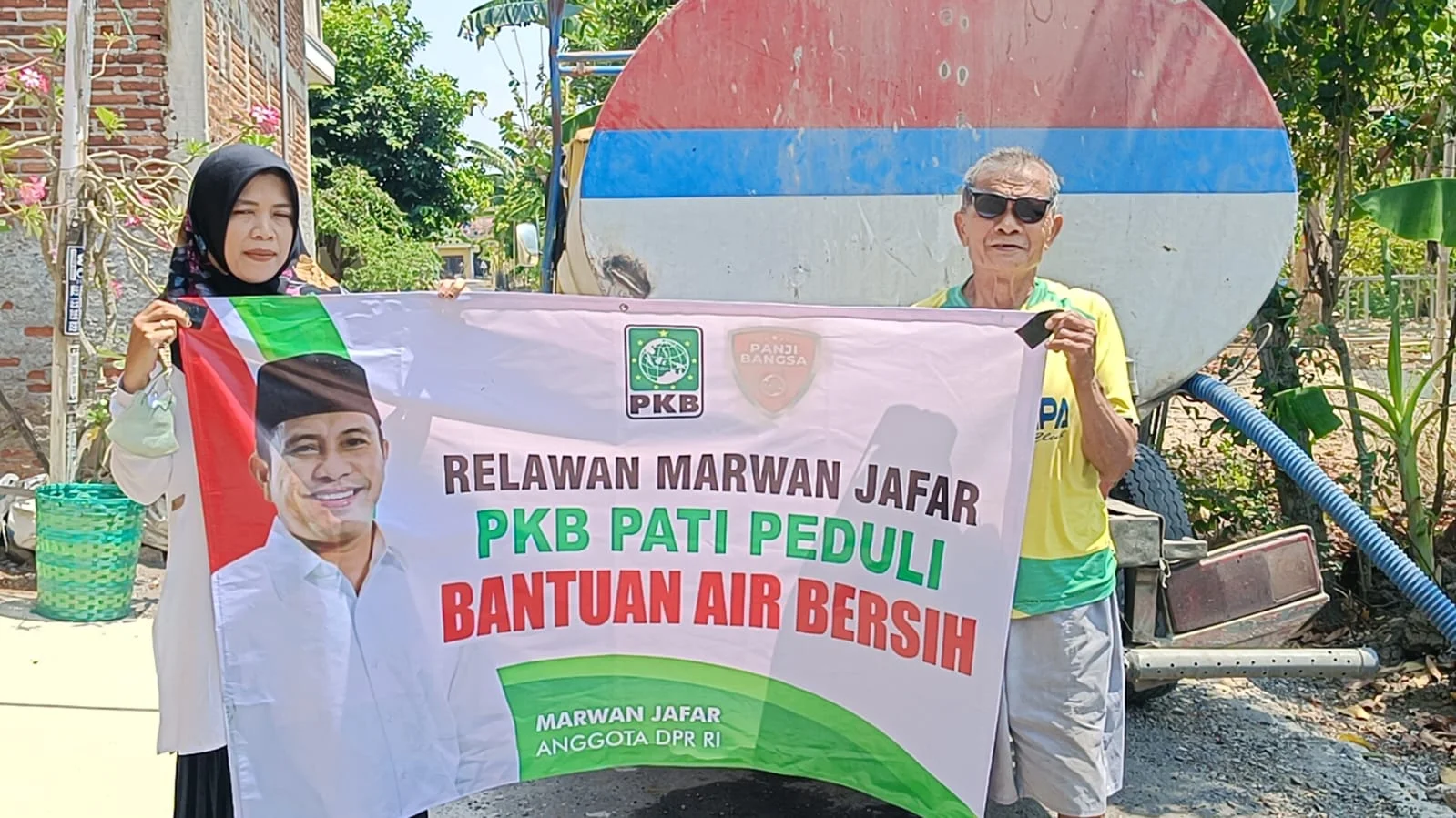 Bantu Warga Terdampak Kekeringan, Marwan Jafar Salurkan 150 Tangki Air Bersih Di Pati