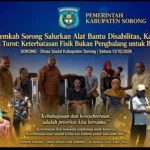 Kadinsos Amatus Turot Serahkan Alat Bantu Disabilitas, Wujud Kepedulian Pemkab Sorong Untuk Kemandirian Warga