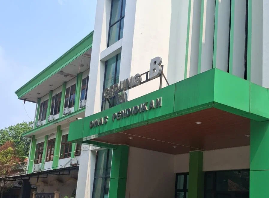 Langgar Perpres Dan Dokumen Lelang, Pengadaan Mebeler Disdik Bekasi Rp45 Miliar Disorot, Kadisdik Enggan Menjelaskan